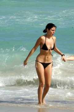 6. Jamie-Lynn Sigler – black bikini, 2006