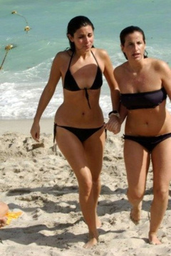 7. Jamie-Lynn Sigler – black bikini, 2006