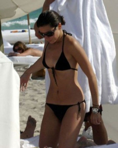 9. Jamie-Lynn Sigler – black bikini, 2006