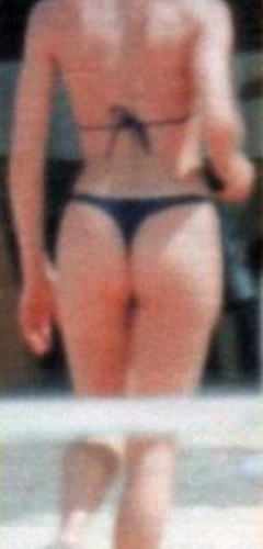 1. Jennifer Aniston – Topless on the beach in Mexico, 1999