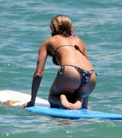 8. Jennifer Aniston – bikini at the beach, 2007