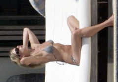 3. Jennifer Aniston – bikini, 2007