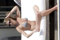 4. Jennifer Aniston – bikini, 2007