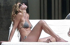 5. Jennifer Aniston – bikini, 2007