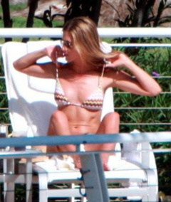 3. Jennifer Aniston – bikini, 2008