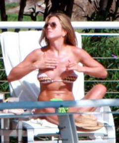 6. Jennifer Aniston – bikini, 2008