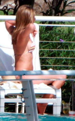 10. Jennifer Aniston – bikini, 2008