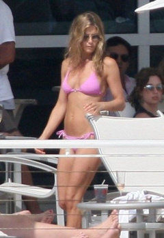 1. Jennifer Aniston – bikini, 2008