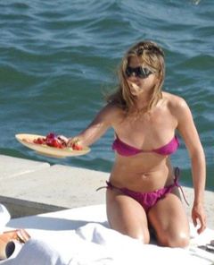 1. Jennifer Aniston – pink bikini, 2008