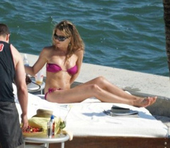 2. Jennifer Aniston – pink bikini, 2008
