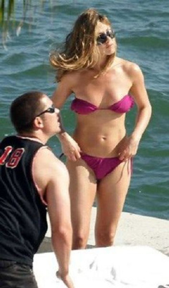 10. Jennifer Aniston – pink bikini, 2008
