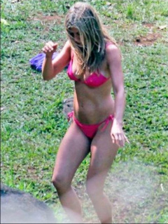 7. Jennifer Aniston – pink bikini, 2010