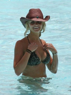 6. Jennifer Ellison – bikini at the beach, 2007