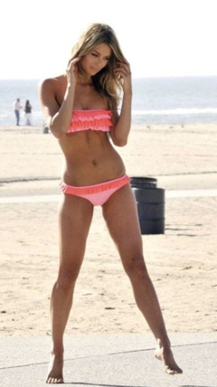 10. Jennifer Hawkins – bikini, 2010