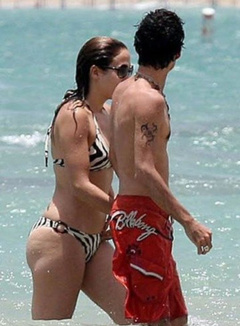 2. Jennifer Lopez – bikini at the beach, 2007