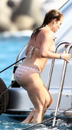 11. Jennifer Lopez – bikini, 2008