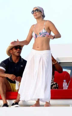 4. Jennifer Lopez – bikini, 2011