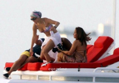 5. Jennifer Lopez – bikini, 2011