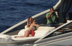 7. Jennifer Lopez – bikini, 2011