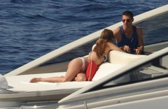 9. Jennifer Lopez – bikini, 2011