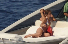 10. Jennifer Lopez – bikini, 2011