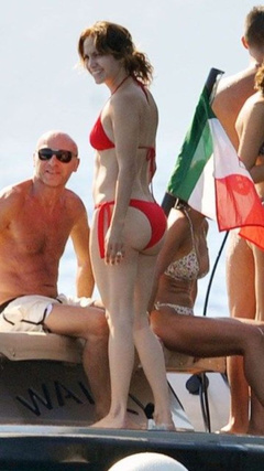 13. Jennifer Lopez – bikini, 2011