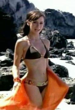 3. Jennifer Love Hewitt Sexy – 100 Greatest Love Songs, 2002