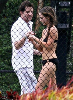 11. Jennifer Love Hewitt – bikini, 2009