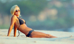 5. Jenny McCarthy – bikini at the beach, 2007