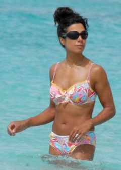 4. Jenny Powell – bikini at the beach, 2008
