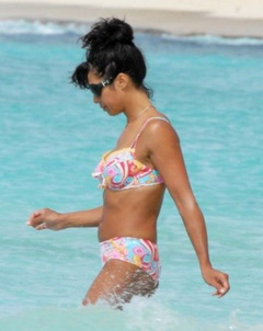 5. Jenny Powell – bikini at the beach, 2008