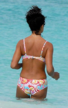 6. Jenny Powell – bikini at the beach, 2008