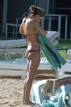 17. Jessica Alba Sexy – Hawaii Vacation, 2005