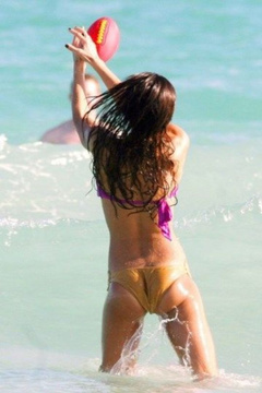 15. Jessica Alba – bikini at the beach, 2006