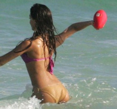 18. Jessica Alba – bikini at the beach, 2006