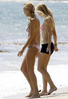 5. Jessica Alba – bikini, 2011