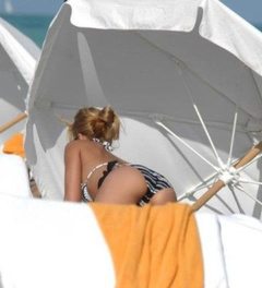 1. Jessica Alba – zebra bikini, 2006