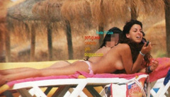 4. Jessica Athayde – Topless sunbathing, 2008