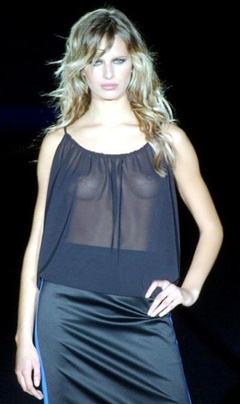 7. Karolina Kurkova – catwalk oops