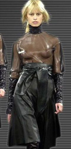 9. Karolina Kurkova – catwalk oops