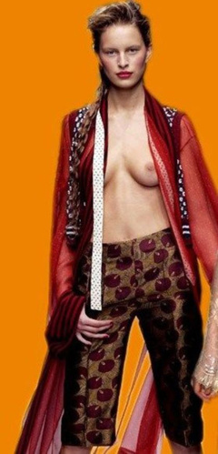 10. Karolina Kurkova – catwalk oops