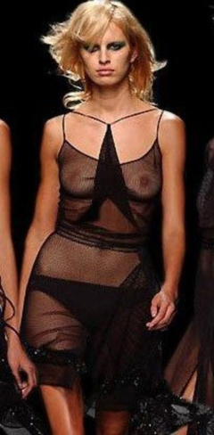 12. Karolina Kurkova – catwalk oops