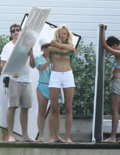 3. Karolina Kurkova – boob oops, 2009