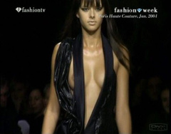 1. Kat Bespyatikh Nip Slip – Paris Haute Couture, 2004