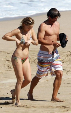 2. Kate Hudson – bikini at the beach, 2009