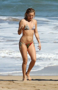 4. Kate Hudson – bikini at the beach, 2009
