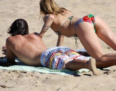 6. Kate Hudson – bikini at the beach, 2009