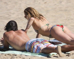 7. Kate Hudson – bikini at the beach, 2009