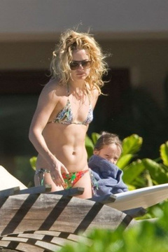 10. Kate Hudson – bikini at the beach, 2009