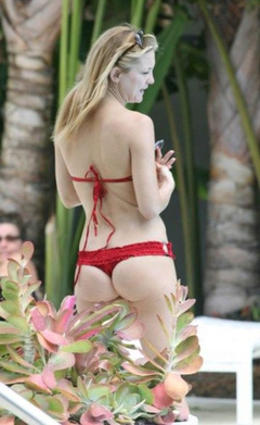 1. Kate Hudson – red bikini, 2008